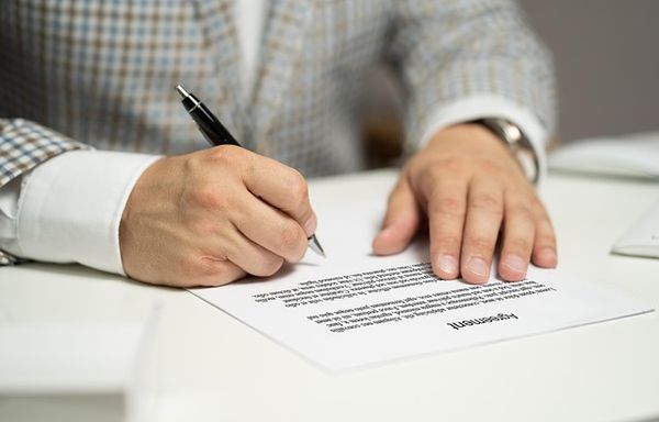 Jak prawo wpływa na rozwój branży innowacji technologicznych?